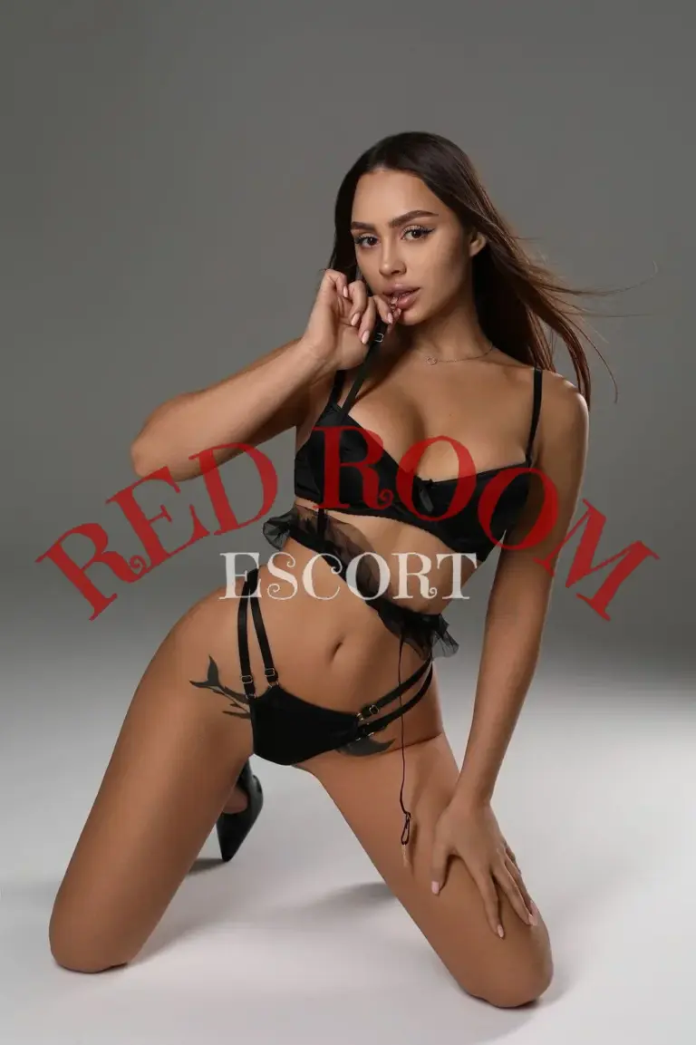 Эскортница Лиза - грудь 3, рост 165 см, вес 60 кг, цвет волос Блондинки