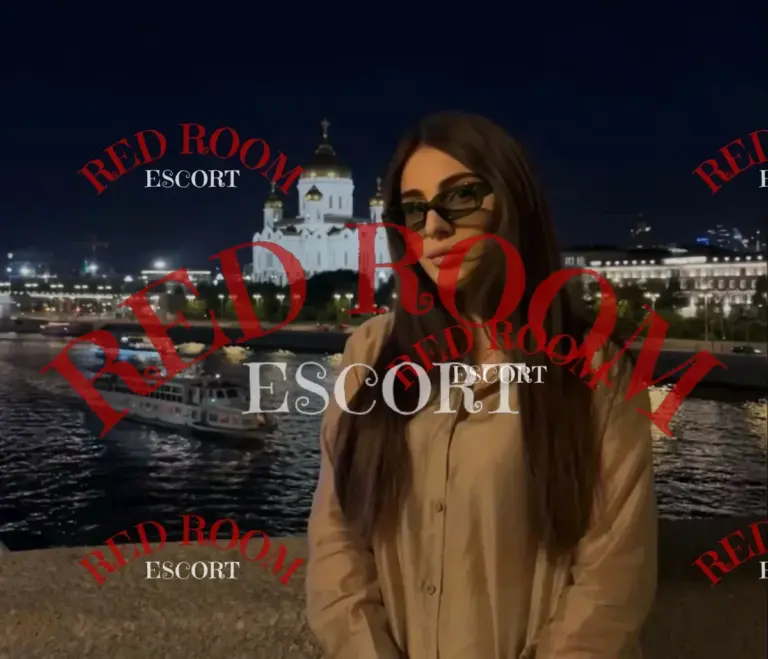 Эскортница Дина - грудь 3, рост 176 см, вес 65 кг, цвет волос Шатенки