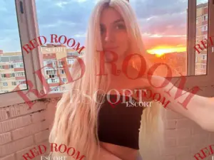 Эскортница Селена - грудь 1.5, рост 174 см, вес 50 кг, цвет волос Блондинки