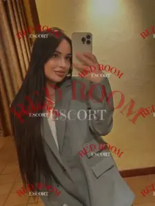 Эскортница Лео - грудь 2.5, рост 162 см, вес 57 кг, цвет волос Брюнетки