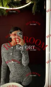 Эскортница Крис - грудь 1, рост 172 см, вес 58 кг, цвет волос Шатенки