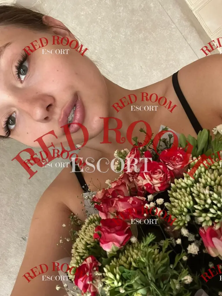 Эскортница Оливия - грудь 2, рост 165 см, вес 50 кг, цвет волос Русые