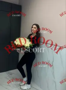 Эскортница Дина - грудь 3, рост 176 см, вес 65 кг, цвет волос Шатенки