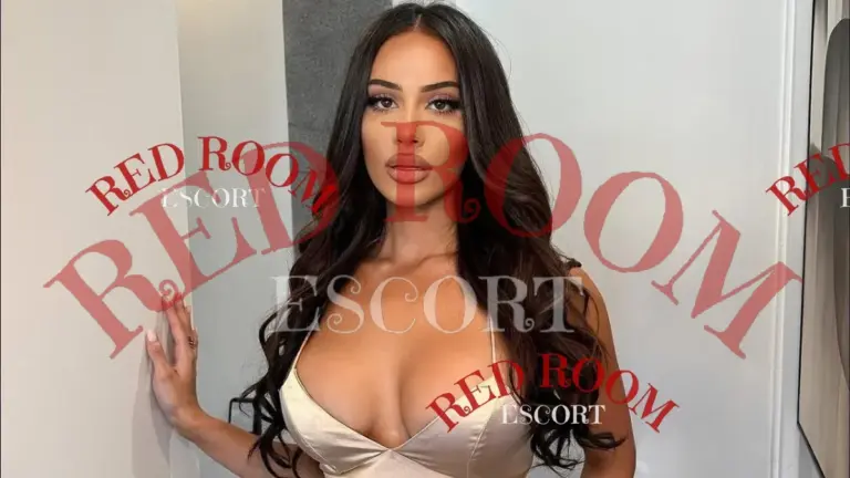 Эскортница Изабелла - грудь 3, рост 170 см, вес 50 кг, цвет волос Брюнетки
