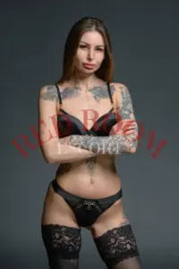 Эскортница Сандра - грудь 1, рост 160 см, вес 46 кг, цвет волос Брюнетки