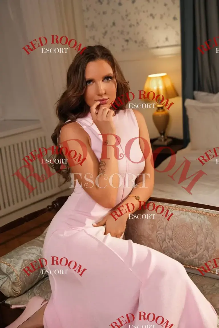 Эскортница Мерлин - грудь 1.5, рост 170 см, вес 54 кг, цвет волос Шатенки