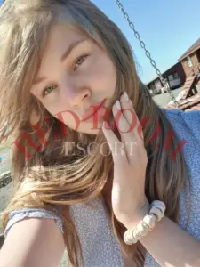 Эскортница Сафари - грудь 2, рост 175 см, вес 64 кг, цвет волос Брюнетки