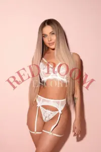 Эскортница Мариша - грудь 2, рост 170 см, вес 58 кг, цвет волос Шатенки