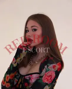 Эскортница Белла - грудь 2, рост 166 см, вес 46 кг, цвет волос Шатенки