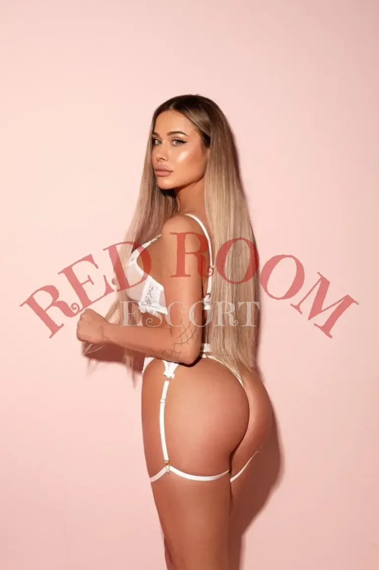 Эскортница Мариша - грудь 2, рост 170 см, вес 58 кг, цвет волос Шатенки