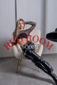 Эскортница Августина - грудь 2, рост 168 см, вес 49 кг, цвет волос Брюнетки