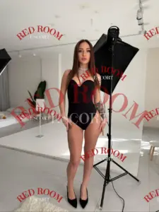 Эскортница Регина - грудь 2, рост 170 см, вес 59 кг, цвет волос Русые
