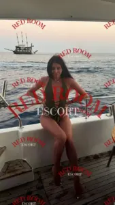Эскортница Крис - грудь 1, рост 172 см, вес 58 кг, цвет волос Шатенки