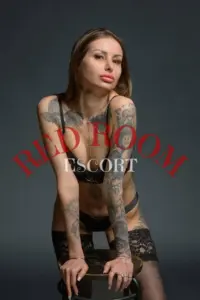 Эскортница Сандра - грудь 1, рост 160 см, вес 46 кг, цвет волос Брюнетки