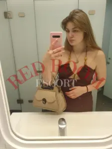 Эскортница Сафари - грудь 2, рост 175 см, вес 64 кг, цвет волос Брюнетки