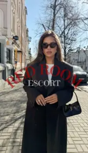 Эскортница Энжи - грудь 2, рост 167 см, вес 57 кг, цвет волос Шатенки