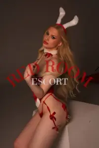 Эскортница Долли - грудь 2.5, рост 171 см, вес 57 кг, цвет волос Блондинки