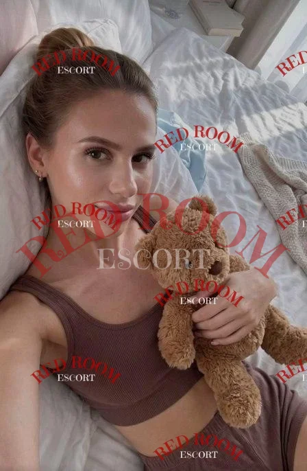 Эскортница Кэтрин - грудь 1, рост 170 см, вес 43 кг, цвет волос Блондинки
