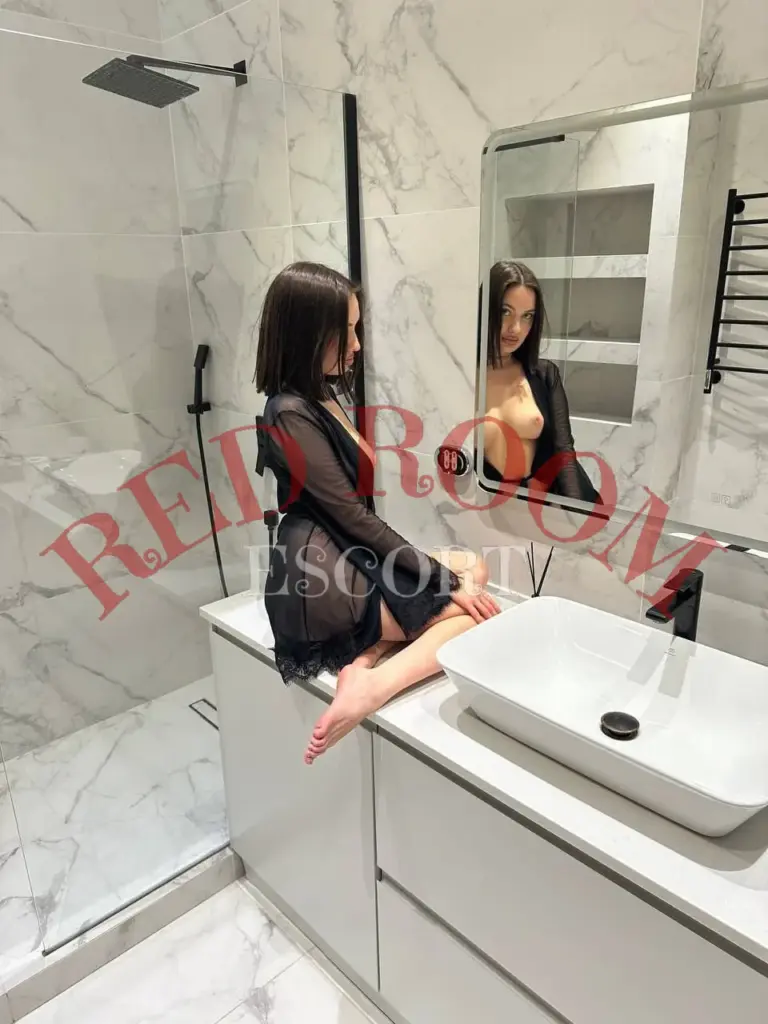 Эскортница Катюша - грудь 2, рост 160 см, вес 50 кг, цвет волос Брюнетки