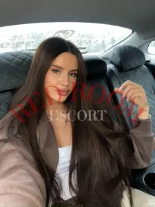 Эскортница Рокси - грудь 3, рост 170 см, вес 52 кг, цвет волос Русые