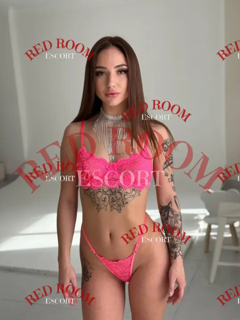 Эскортница Регина - грудь 2, рост 170 см, вес 59 кг, цвет волос Русые