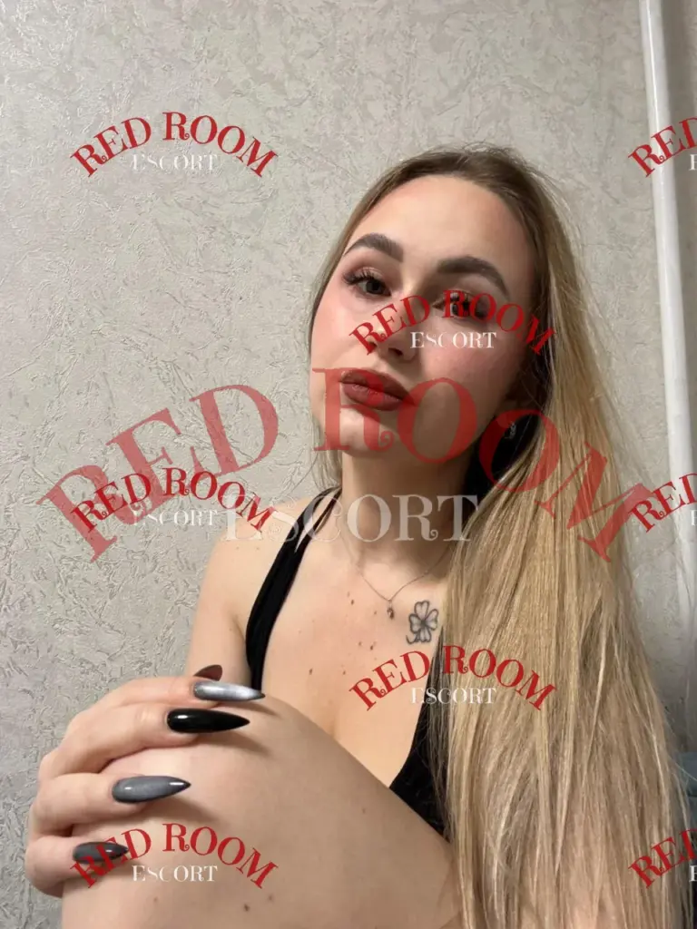 Эскортница Катрис - грудь 4, рост 167 см, вес 63 кг, цвет волос Блондинки