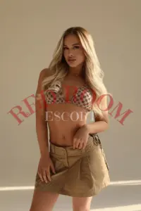 Эскортница Мариша - грудь 2, рост 170 см, вес 58 кг, цвет волос Шатенки