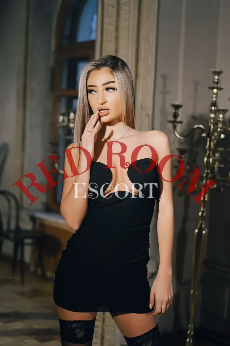 Эскортница Августина - грудь 2, рост 168 см, вес 49 кг, цвет волос Брюнетки