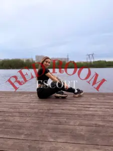 Эскортница Сандра - грудь 1, рост 160 см, вес 46 кг, цвет волос Брюнетки