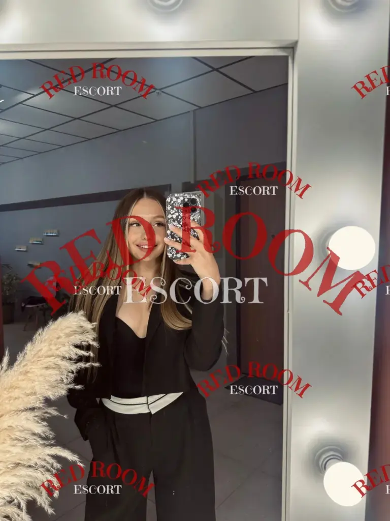Эскортница Оливия - грудь 2, рост 165 см, вес 50 кг, цвет волос Русые