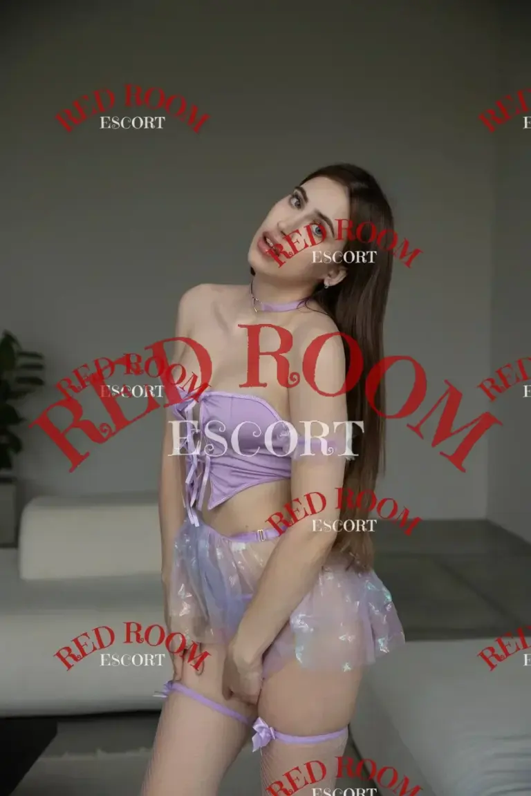 Эскортница Лола - грудь 2, рост 168 см, вес 52 кг, цвет волос Шатенки