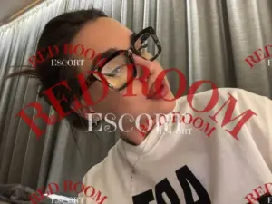 Эскортница Миранда - грудь 3, рост 168 см, вес 72 кг, цвет волос Брюнетки
