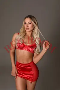 Эскортница Мариша - грудь 2, рост 170 см, вес 58 кг, цвет волос Шатенки