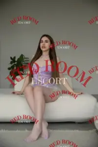 Эскортница Лола - грудь 2, рост 168 см, вес 52 кг, цвет волос Шатенки