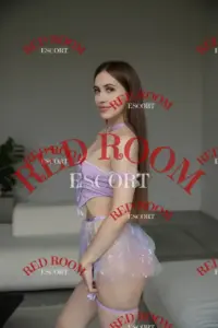 Эскортница Лола - грудь 2, рост 168 см, вес 52 кг, цвет волос Шатенки