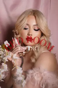 Эскортница Мария - грудь 2, рост 165 см, вес 62 кг, цвет волос Блондинки