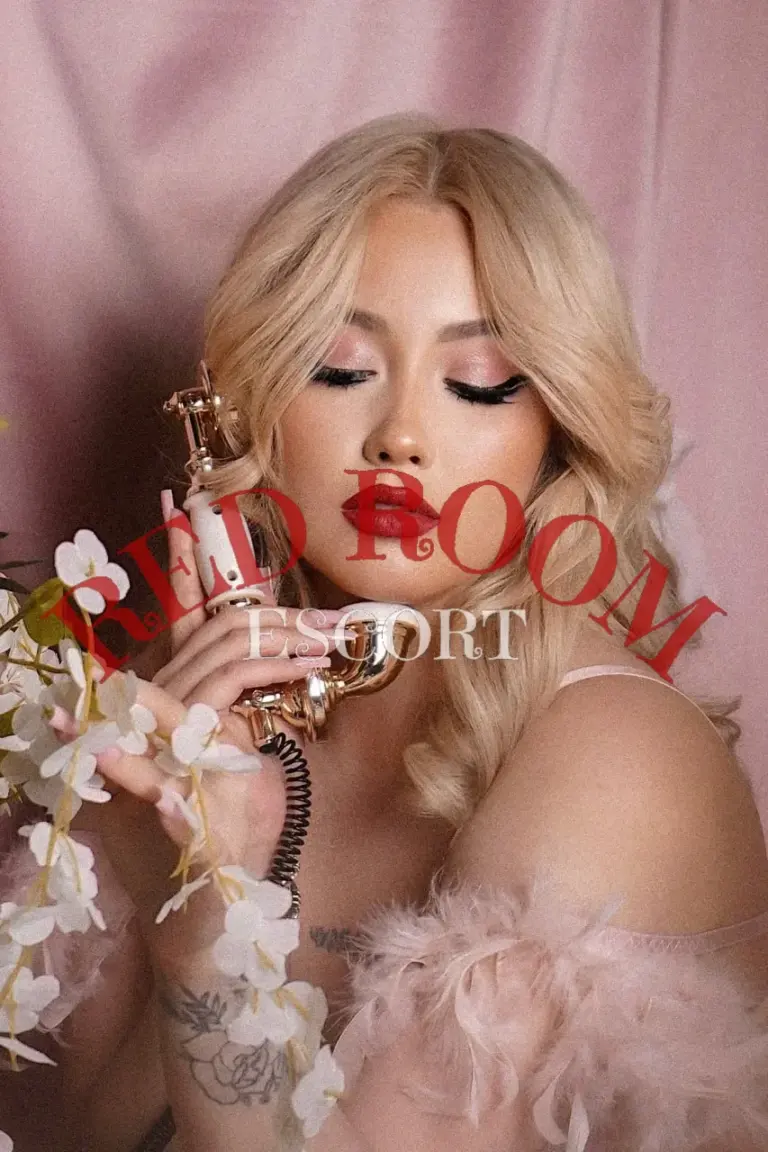 Эскортница Мария - грудь 2, рост 165 см, вес 62 кг, цвет волос Блондинки