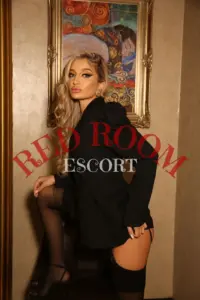 Эскортница Августина - грудь 2, рост 168 см, вес 49 кг, цвет волос Брюнетки