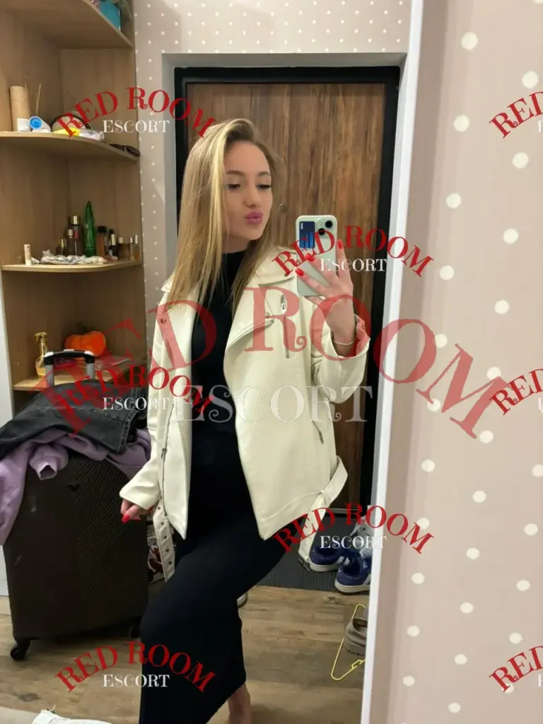Эскортница Регина - грудь 2, рост 170 см, вес 59 кг, цвет волос Русые
