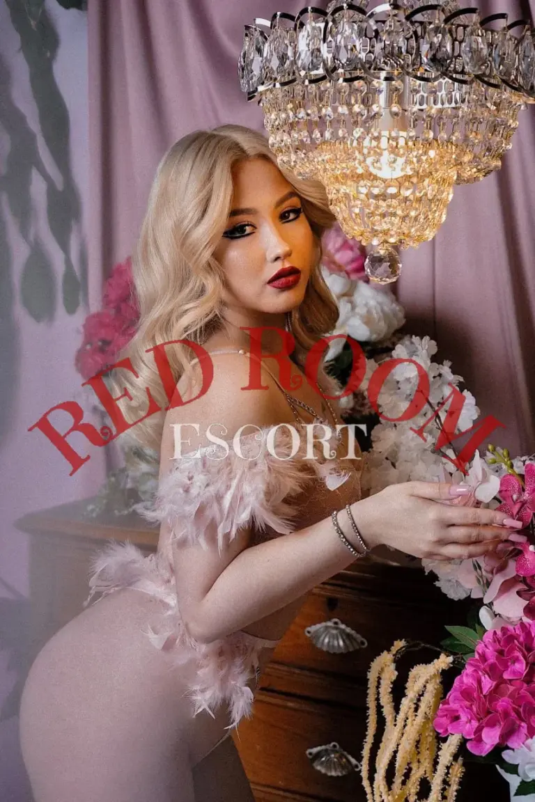 Эскортница Мария - грудь 2, рост 165 см, вес 62 кг, цвет волос Блондинки
