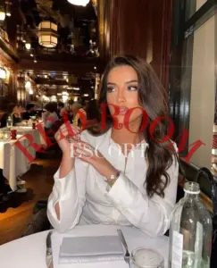 Эскортница Амелия - грудь 2, рост 170 см, вес 65 кг, цвет волос Шатенки, этничность Европейская