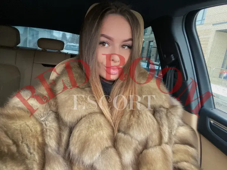 Эскортница Кэрри - грудь 2, рост 167 см, вес 55 кг, цвет волос Брюнетки