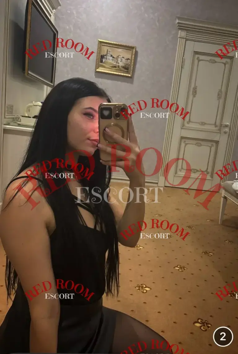 Эскортница Виталия - грудь 2.5, рост 175 см, вес 65 кг, цвет волос Брюнетки