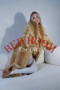 Эскортница Дейзи - грудь 1, рост 170 см, вес 50 кг, цвет волос Шатенки
