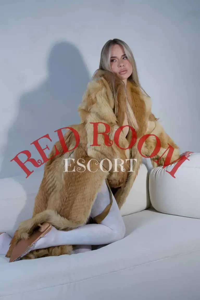 Эскортница Дейзи - грудь 1, рост 170 см, вес 50 кг, цвет волос Шатенки