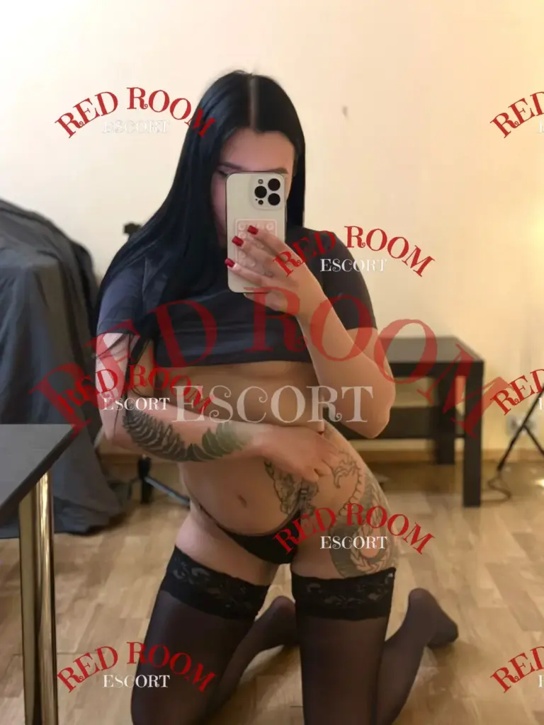 Эскортница Ясмин - грудь 1, рост 155 см, вес 54 кг, цвет волос Брюнетки