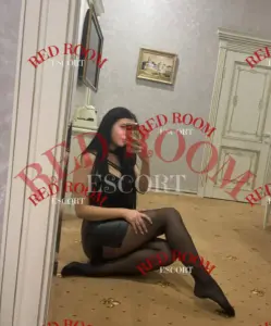 Эскортница Виталия - грудь 2.5, рост 175 см, вес 65 кг, цвет волос Брюнетки