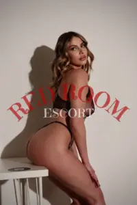 Эскортница Вероника - грудь 3, рост 165 см, вес 53 кг, цвет волос Брюнетки