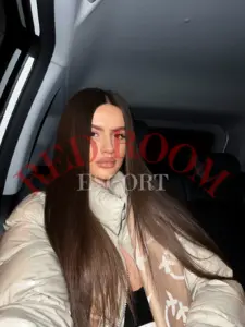 Эскортница Рокси - грудь 3, рост 170 см, вес 52 кг, цвет волос Русые
