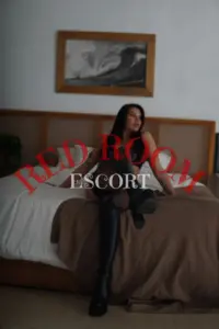 Эскортница Мари - грудь 1.5, рост 170 см, вес 54 кг, цвет волос Брюнетки, этничность Европейская